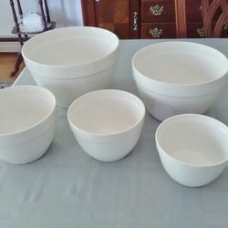 mixing bowls