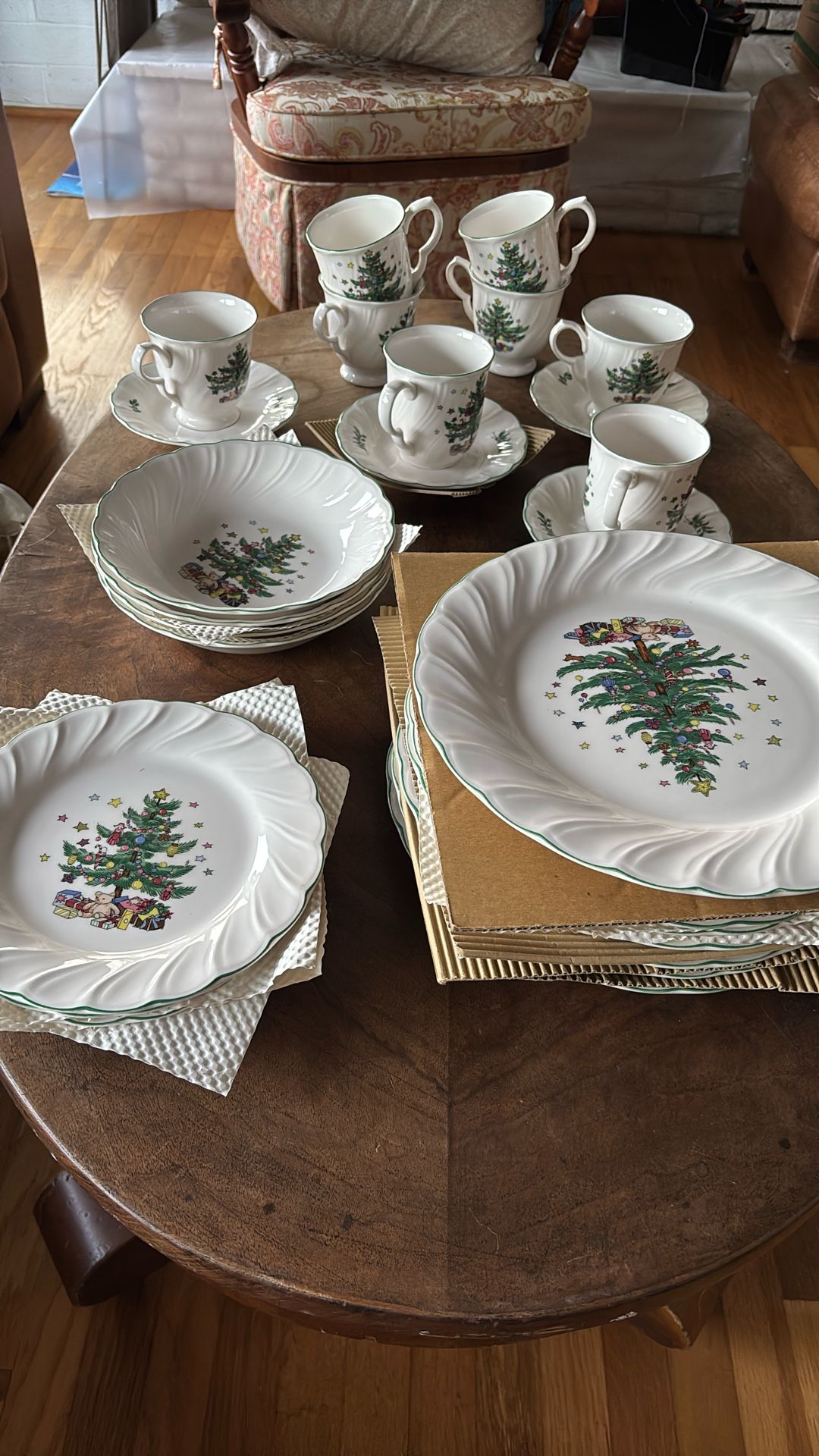 Nikko Happy Holidays Dinner Plates Cups Bowls