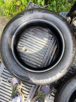 One Bridgetone Ecopia H/L 422 Plus Tire