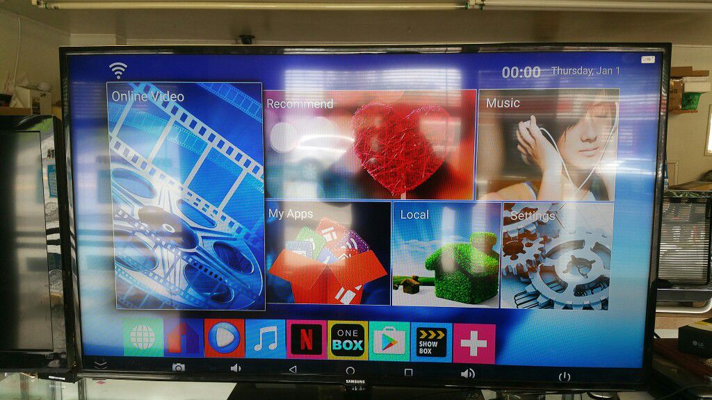 55 inch....Smart Samsung TV...in perfect condition !!