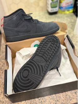 BRAND NEW JORDAN 1 SIZE 3Y