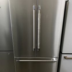 New In Box Thermador Stainless Steel French Door 36” Fridge Freestanding
