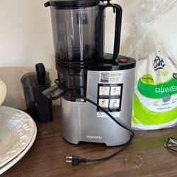 Canoly Juicer