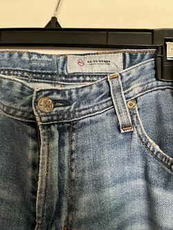 There is three Jeans for man’s the size is 32-3 there good brand all three for $75 total