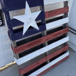 American Flag Pallet