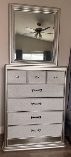 Beautiful 5-Piece Silver Bedroom Set + Mirror