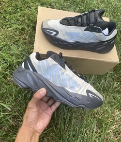 Yeezy Boost 700 MNVM ‘Bone’