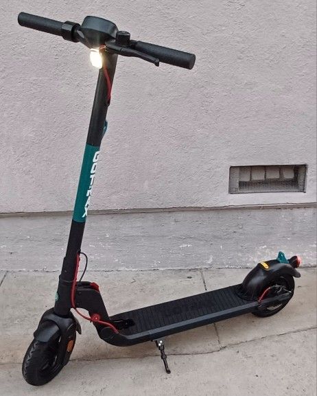 Gotrax Apex Pro. Lightly Used Great Condition. Charger Included