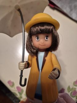 VINTAGE "MISS MERRY" JEWELRY/MUSIC BOX THAT PLAYS "RAINDROPS KEEP FALLING ON MY HEAD "