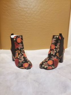 Black w/ flowers Mia brand heel booties
