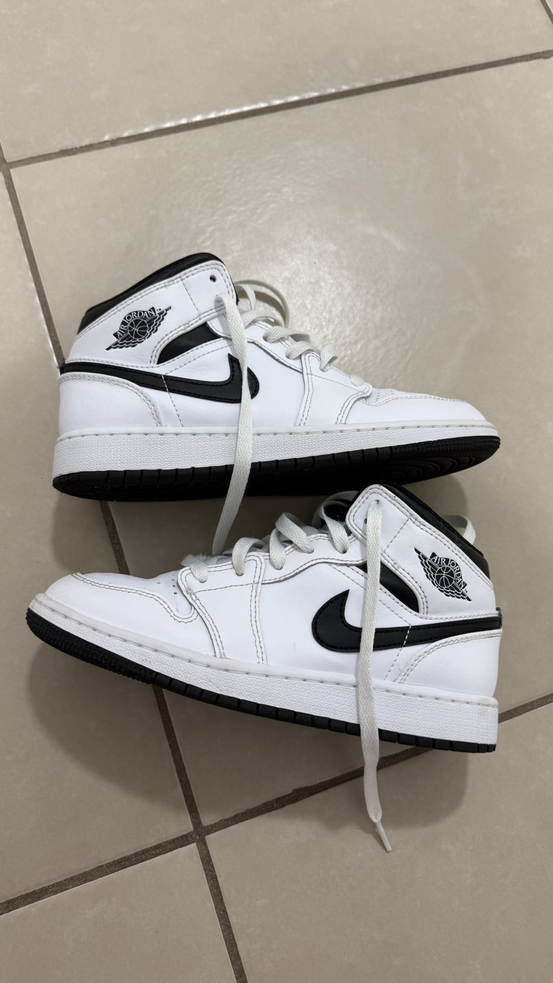 Air Jordan 1 Mid