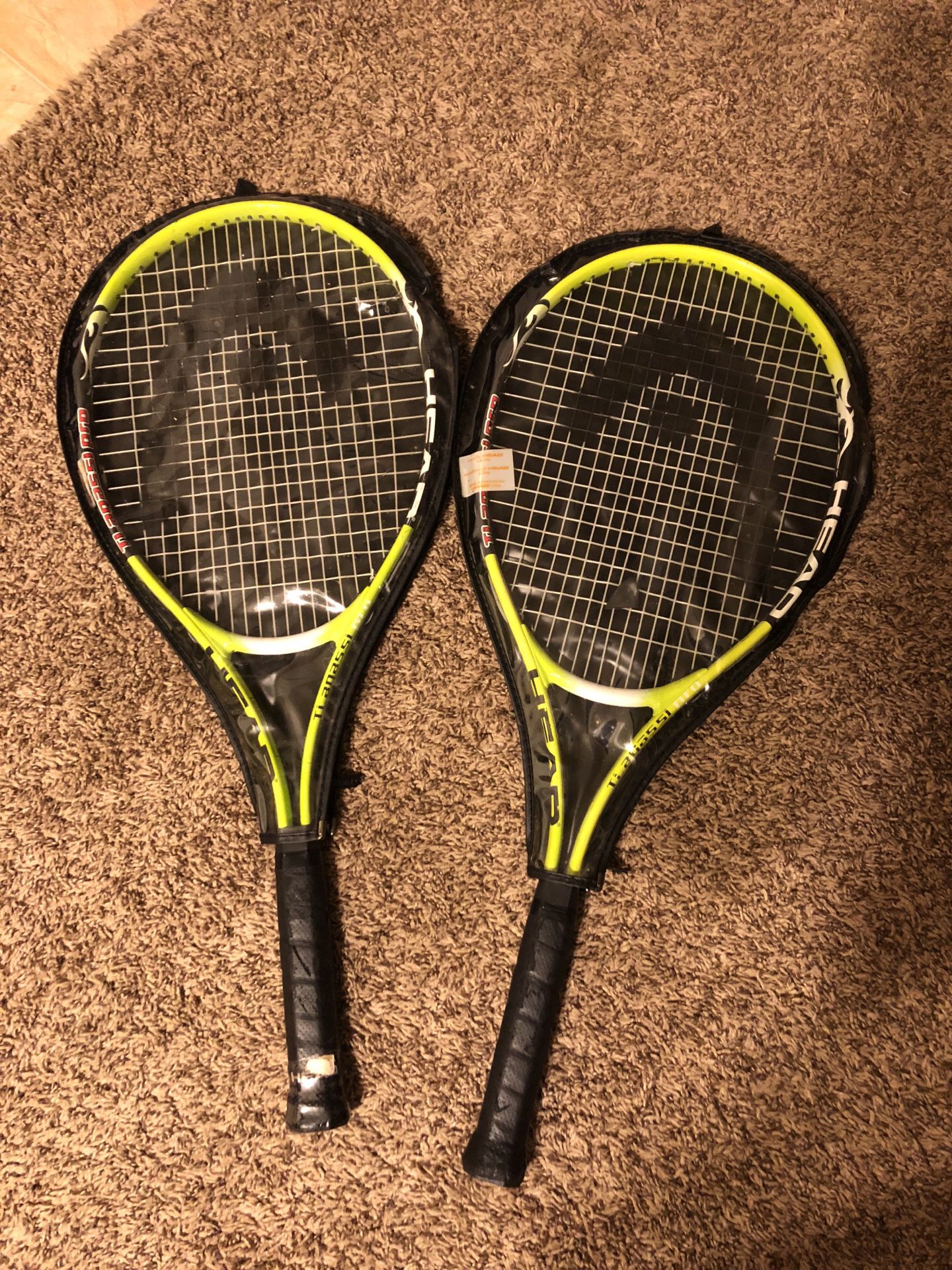 Set of 2 tennis rackets