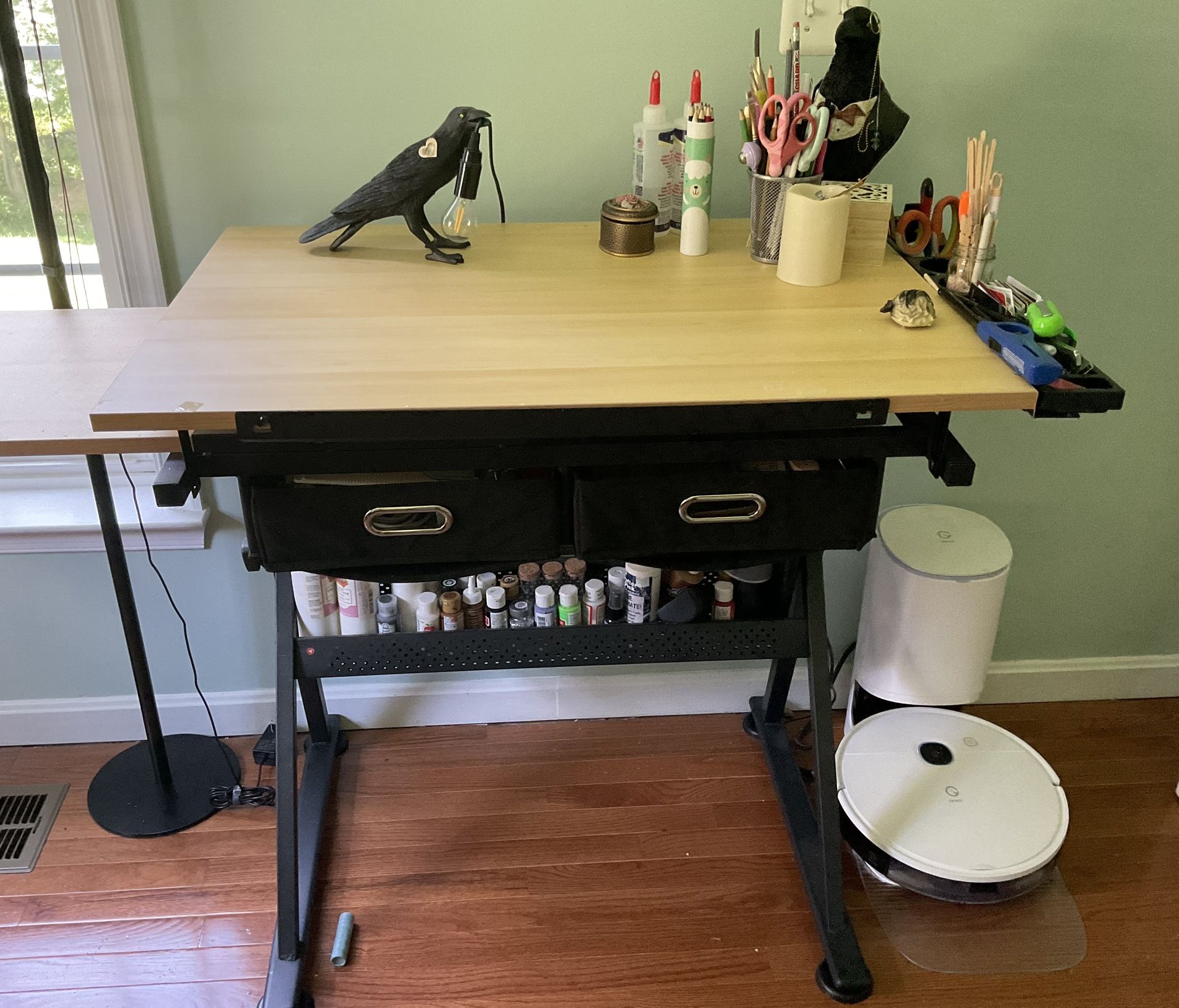 Art Desk