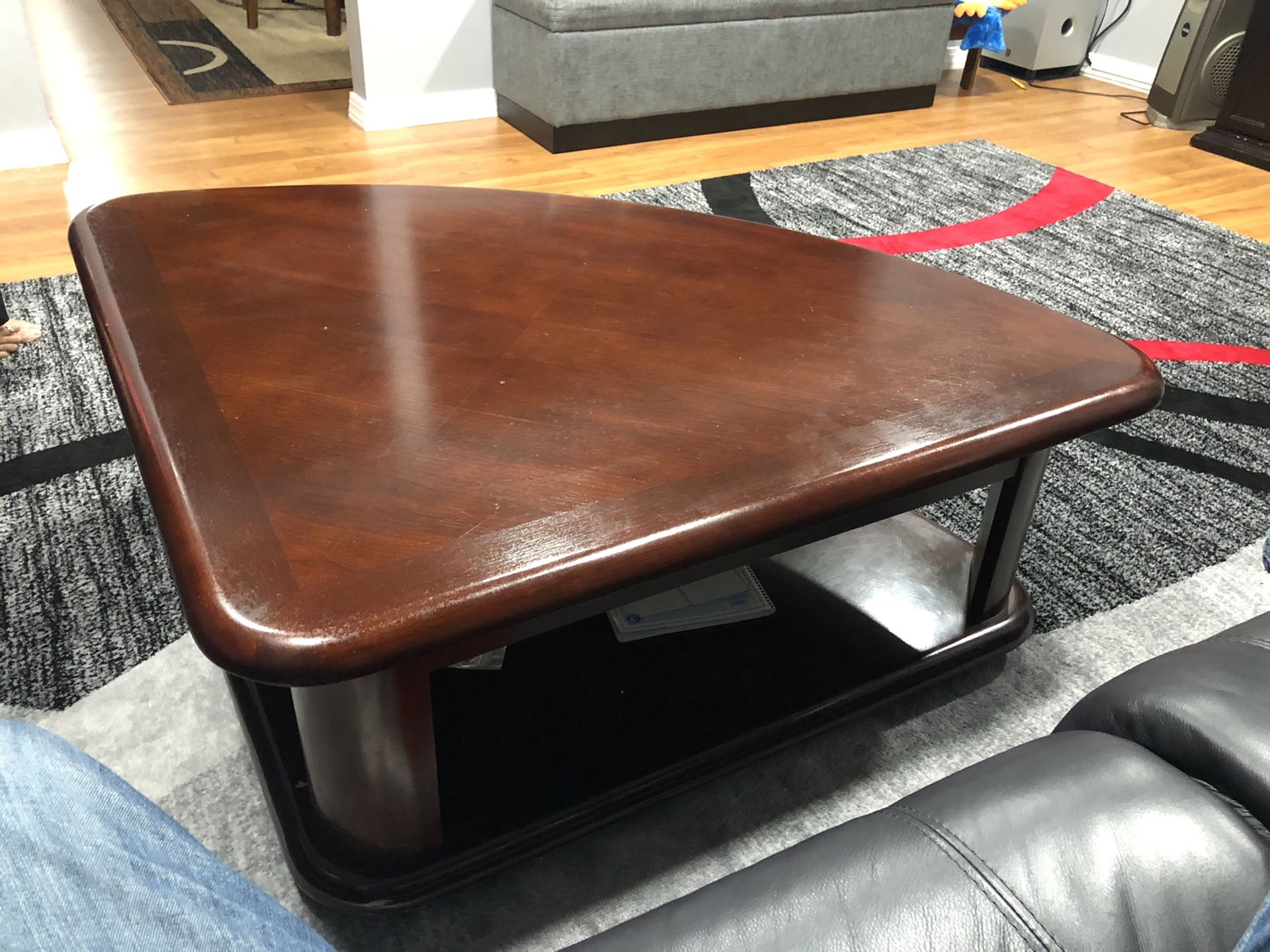 Coffee table (Brown)