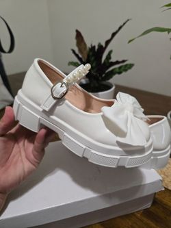 Girl shoes