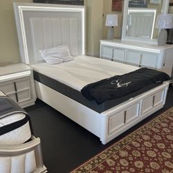 Queen Bed Room Set( Includes Queen Bed Frame, Dresser, Mirror, 1 Night Stand) ON SALE