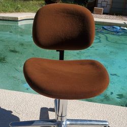 $70 VINTAGE COMPUTER CHAIR 