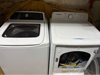 Frigidaire Washer and Samsung Dryer Set
