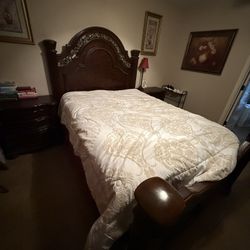 Solid Wood Queen Bedroom Set – Bed Frame + 1 Nightstand (Matching)