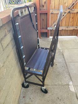Fold up roll away bed