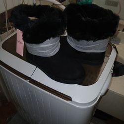 JUICY COUTURE KING BOOTS SZ 7 & HLF