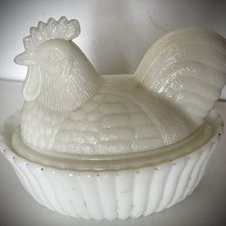 1950’s Westmoreland Milk Glass Hen On A Nest 