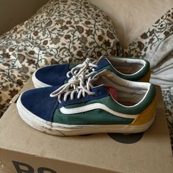 Yacht Club Vans 