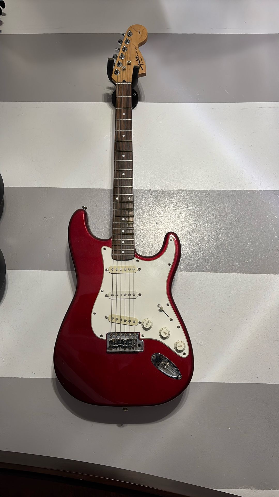 Fender Squier Stratocaster w/amp & Carrying Case