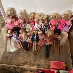 Barbies Galore!! W/ Extra Clothes , Bedding &accesories 