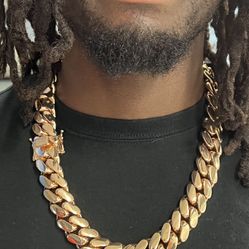 600grams heavy and solid polished Miami cuban necklace with box lock✨✨✨