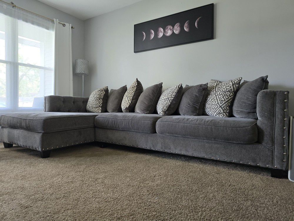 SECTIONAL COUCH / LARGE 
