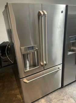 Stainless Steel 4-Door French Door Fridge with Ice Maker