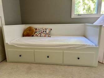 Ikea HEMNES Daybed frame with 3 drawers and mattress