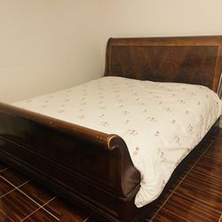 Bed Frame & Armwall/dreser