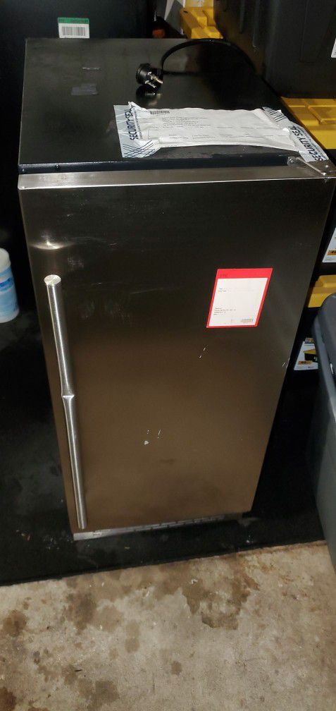 Scratch and dent hanover icemaker -B