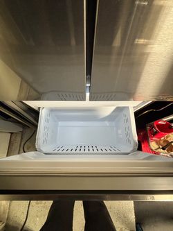 2022 Samsung RF18A5101SR Bottom Freezer Refrigerator Good Condition 18-25 cu ft - Watauga, TX