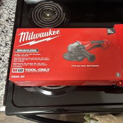 Milwaukee  M 18 Cut Off Grinder (PADDLE SWITCH)