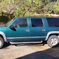 Chevy Suburban 4x4 Parting Out 