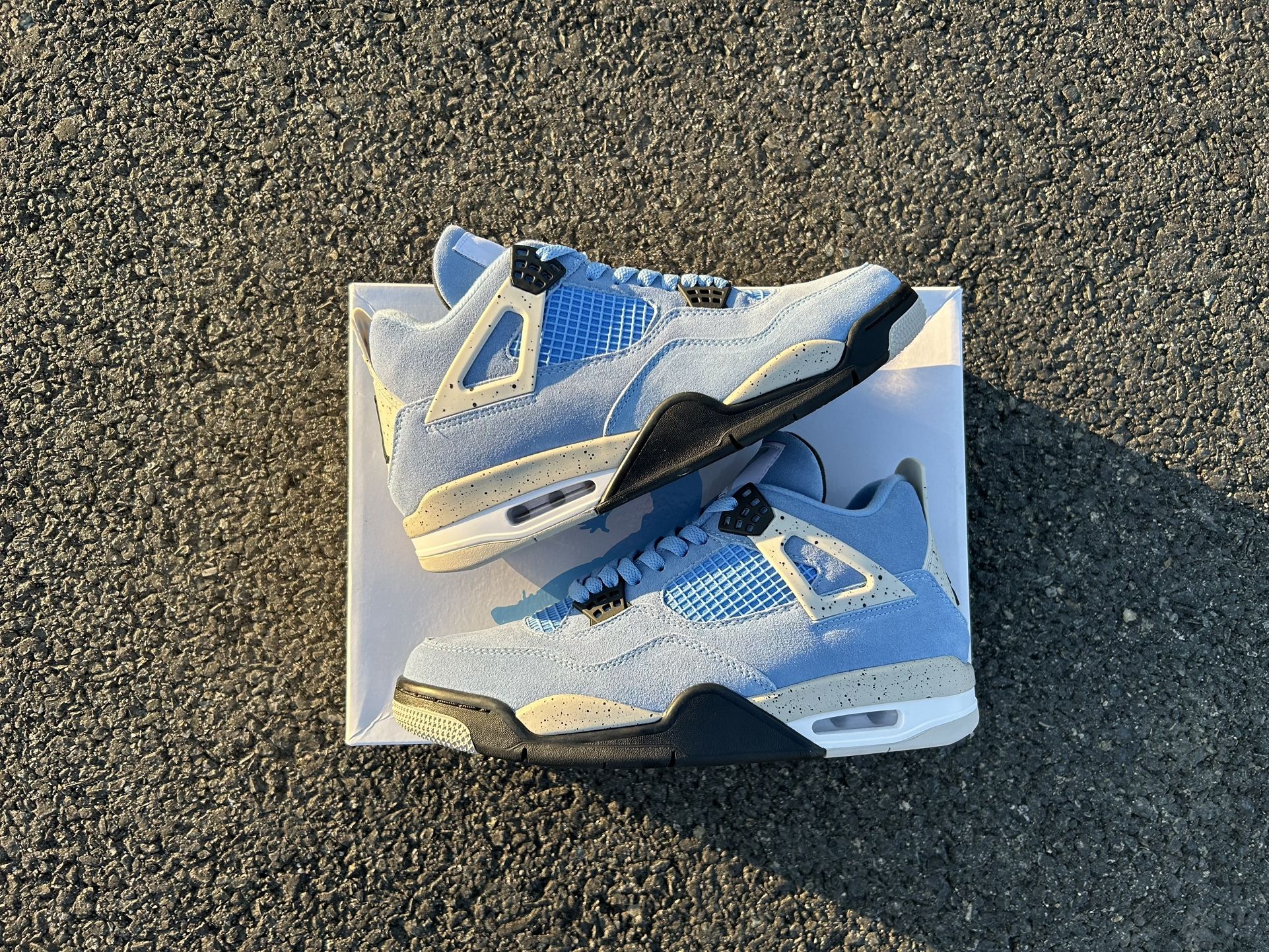 Jordan 4 University Blue