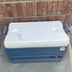 IGLOO Cooler - Large Size Holds 52 Quarts & 85 Cans - Great Condition - $20