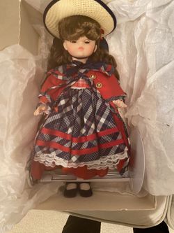 Madame Alexander Dolls, Collectables.  New