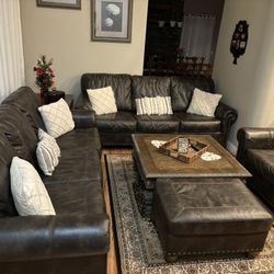 Stylish Leather Living Room Set for Sale!
