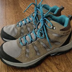 WOMENS COLUMBIA HIKING BOOTS 