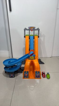 Fisher-Price Little People Hot Wheels Racing Loops Tower playset race track