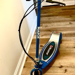 RAZOR Scooter with rear brake, adjustable height, suspension - foldable design, aluminum frame