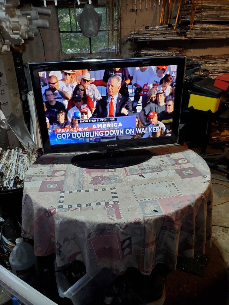 TV NOT SMART 40 INCHES