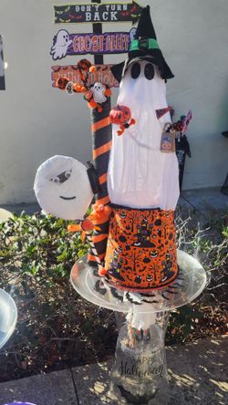 Halloween Decor! Must Pick up today in Chula Vista