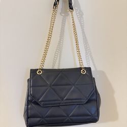 Black Quilted shoulder bag with gold chain