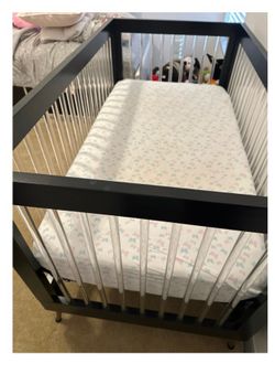 Delta Children 4-in-1 Convertible Crib with Mattress – Modern Acrylic & Black Design
