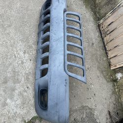 Jeep Grand Cherokee limited sport 99-00 Front bumper cover.